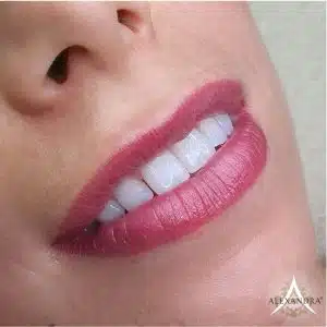 Ajaktetoválás a Patkós Alexandra Exclusive Beauty szalonban