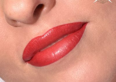 Ajaktetoválás a Patkós Alexandra Exclusive Beauty szalonban