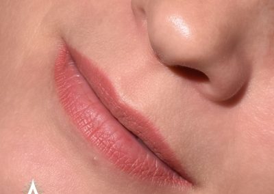 Ajaktetoválás a Patkós Alexandra Exclusive Beauty szalonban
