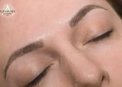 Artistry szemöldöktetoválás előtt é után a Patkós Alexandra Exclusive Beauty szalonban