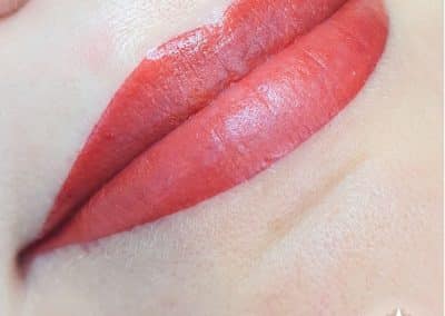 Ajaktetoválás a Patkós Alexandra Exclusive Beauty szalonban