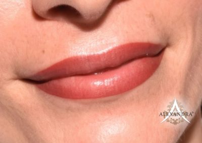 Ajaktetoválás a Patkós Alexandra Exclusive Beauty szalonban