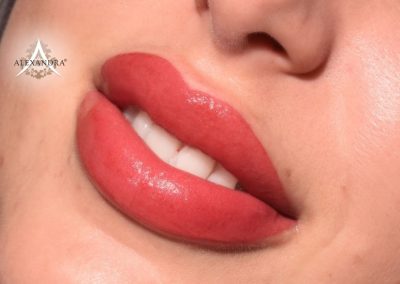 Ajaktetoválás a Patkós Alexandra Exclusive Beauty szalonban