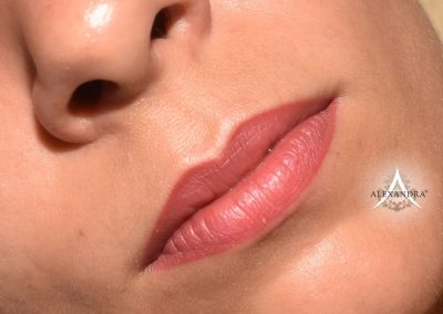 Ajaktetoválás a Patkós Alexandra Exclusive Beauty szalonban