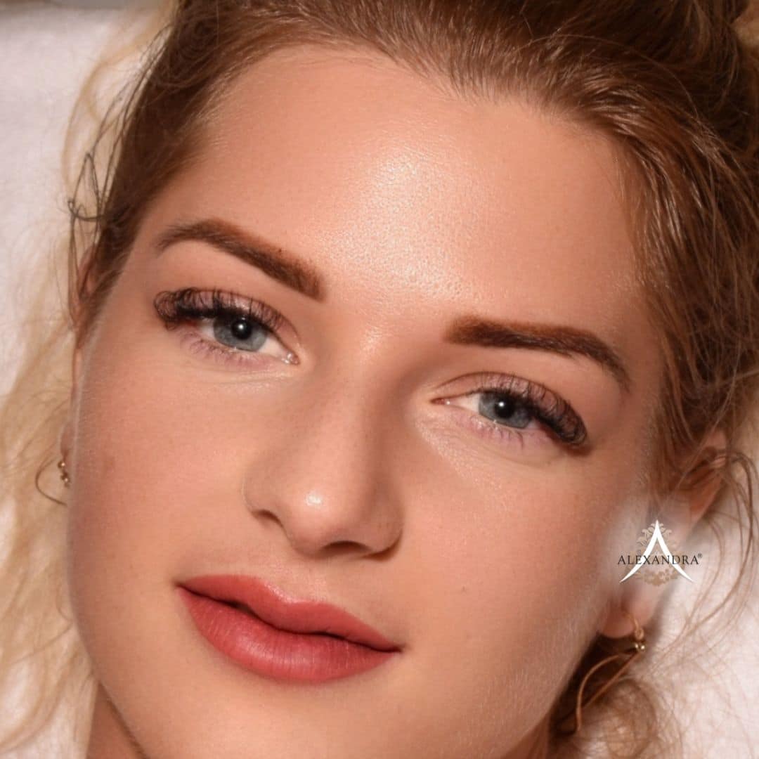 Ajaktetoválás után a Patkós Alexandra Exclusive Beauty szalonban
